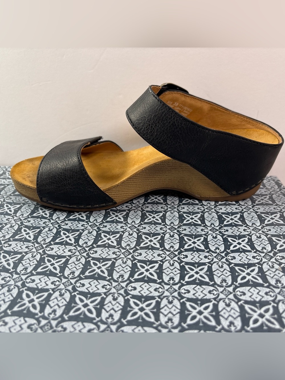 Dansko Tanya Women’s Casual Sandals, Size 38/7.5-8, Burnished Leather Black - Picture 8 of 16